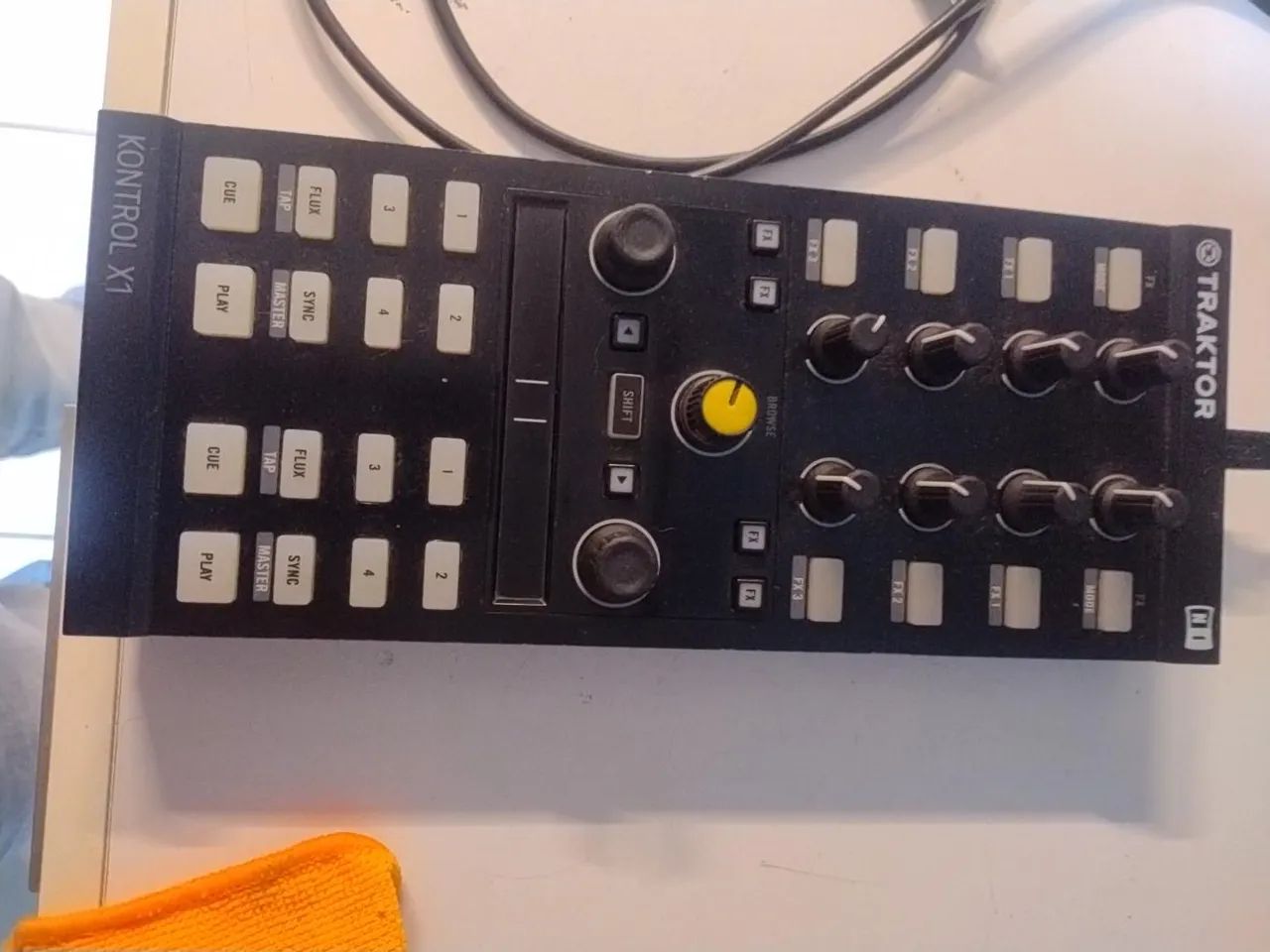 Native Instruments Traktor Kontrol X1 MK2 - Controlador DJ