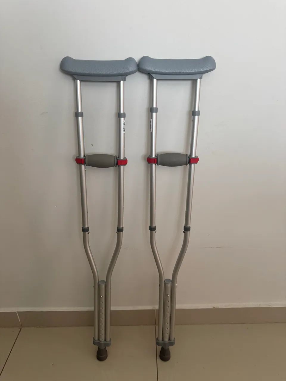 Vendo par de muleta ortopédica  - Foto 2