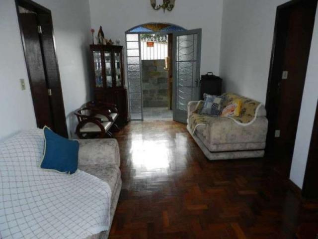Casa em lote amplo, 3 quartos, quintal, 3 vagas - Foto 2
