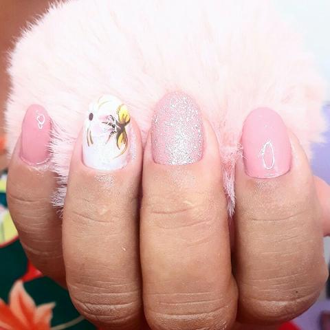 Contratação de manicure