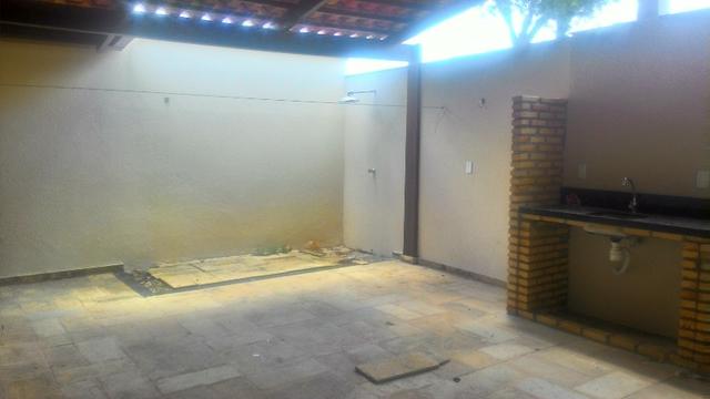 Casa Plana com Deck + Churraqueira + Chuveirão + Móveis projetados - 2 vagas - Pedras - Foto 14