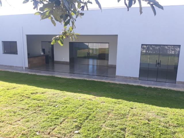 Belíssima Casa com 3 suítes - Cond. Estancia Quintas da Alvorada - Foto 2