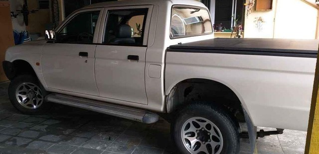 2009 MITSUBISHI L200