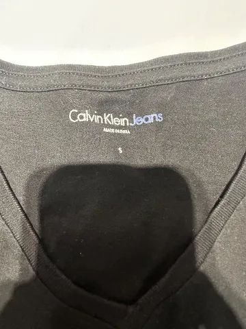 Camiseta Calvin Klein tamanho P - Foto 2