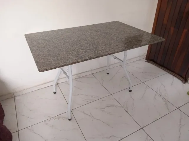 Exuberante mesa de xadrez com tampo de mármore com a ba