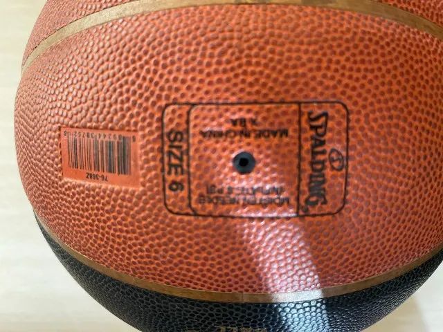 Bola de Basquete Profissional Spalding - TF-250 CBB Microfibra