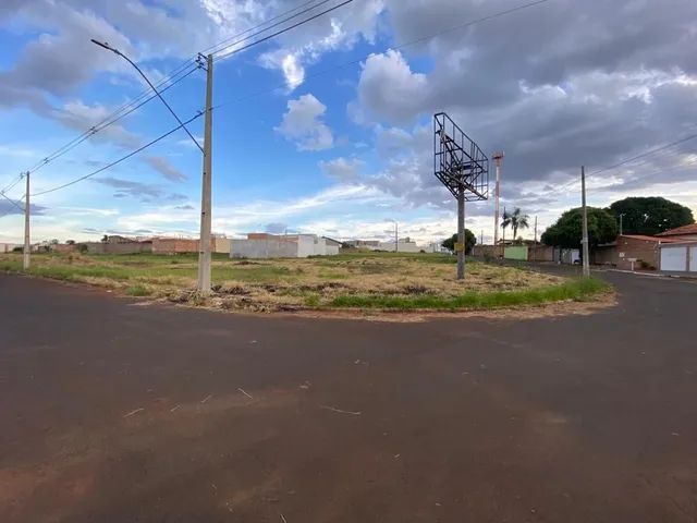 Terreno à venda no Bairro New Golden Ville em Uberlândia - Terrenos, sítios  e fazendas - Uberlândia 1234414405