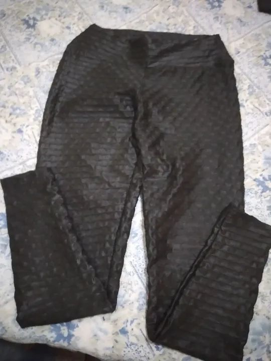 Legging preta de tecido texturizado - Foto 2