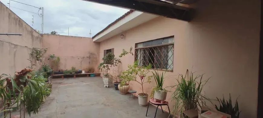 Casa a venda na M Norte 