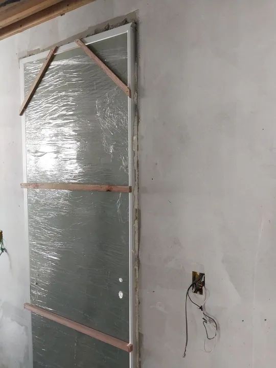 Instalação de portas,fechaduras digitais e convencionais, rodapé etc. - Foto 4