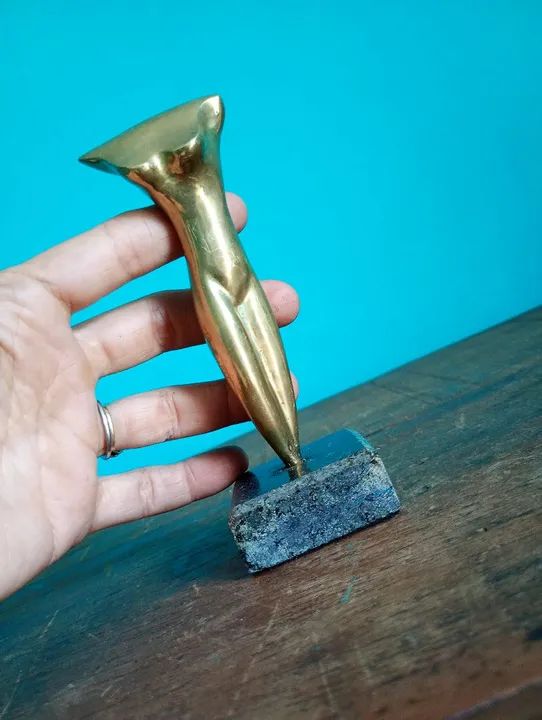 Escultura em bronze polido representando "Torso Feminino" - Foto 6