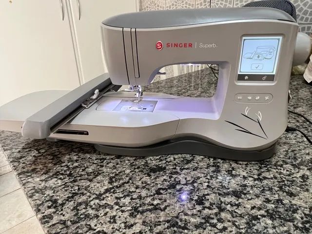 Máquina de bordar Singer Superb EM 200