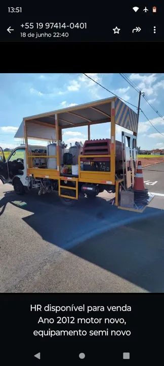 Caminhão de pintura viária 