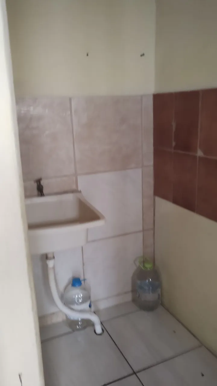 Aluga uma casa mista 4 pessas
