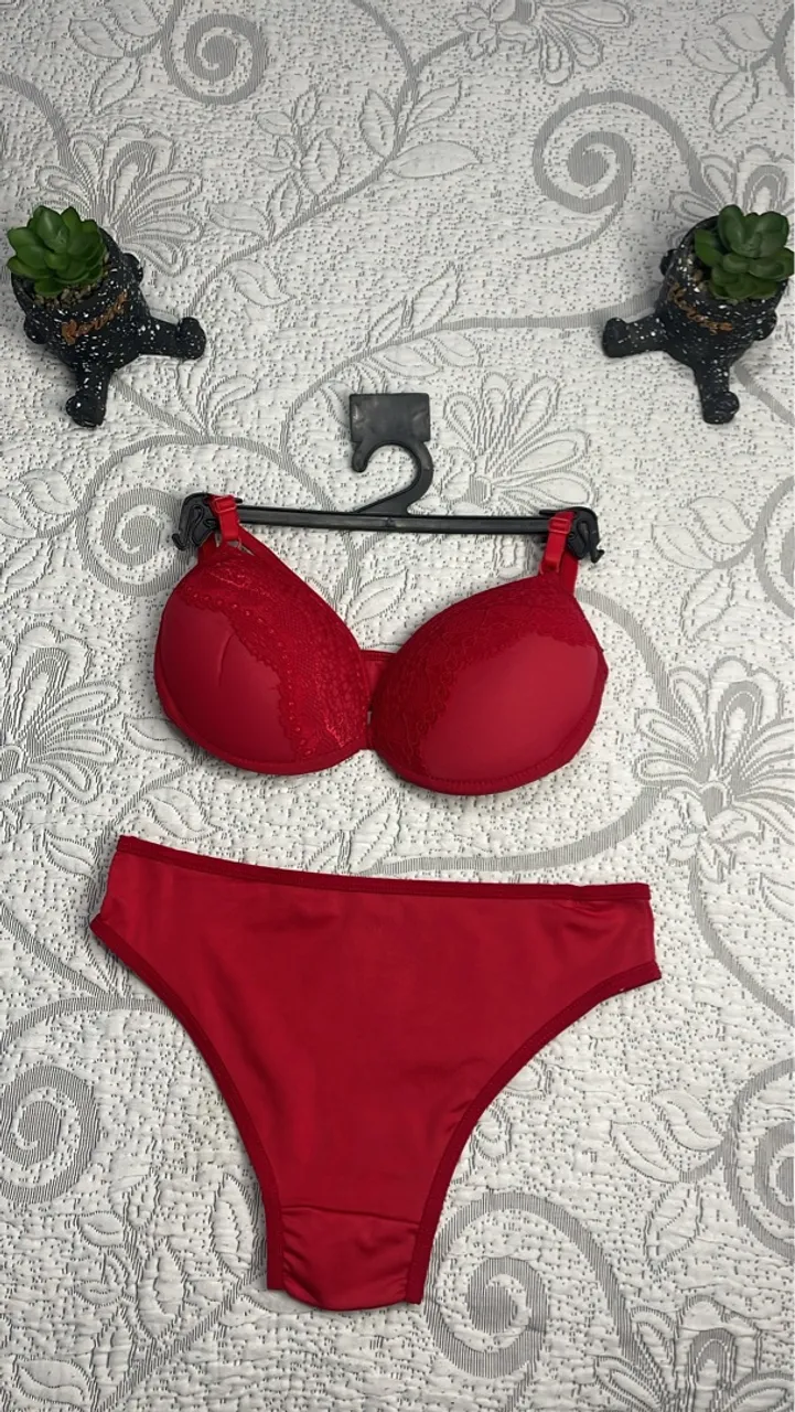 100 conjuntos de lingerie P ao GG cores diversas.