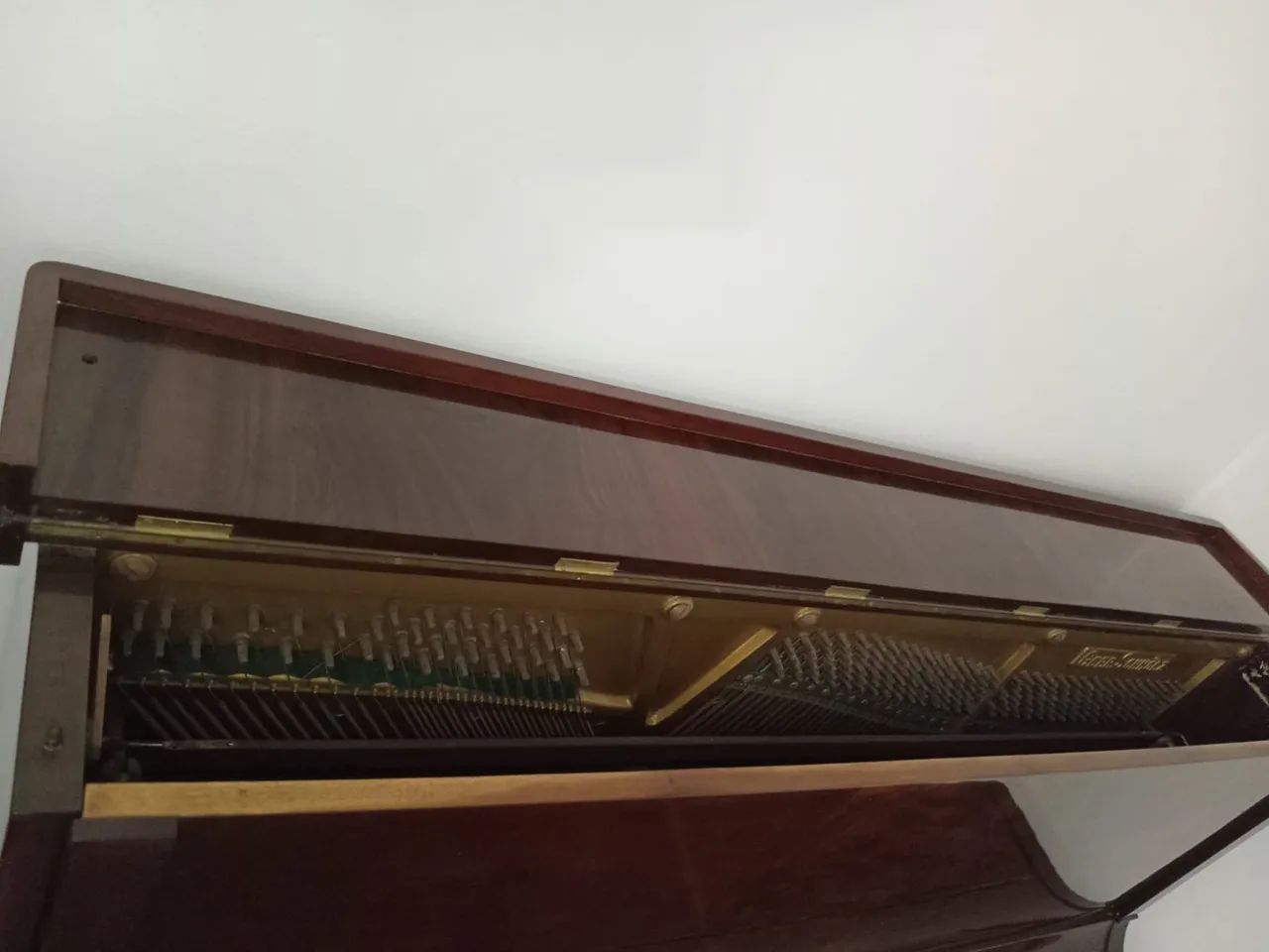 Antigo piano alemão de madeira GEBR. SCHMOLZ da década 60
