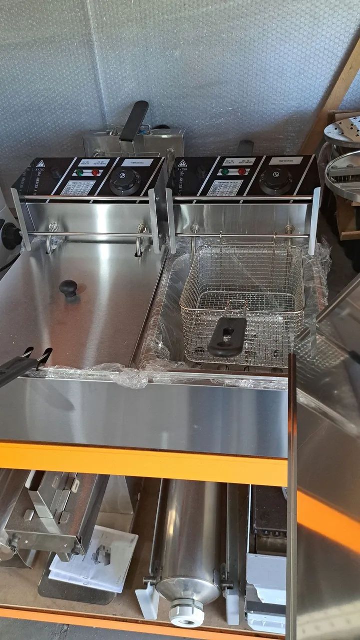 A. Fritadeira 2 cubas 10 litros 