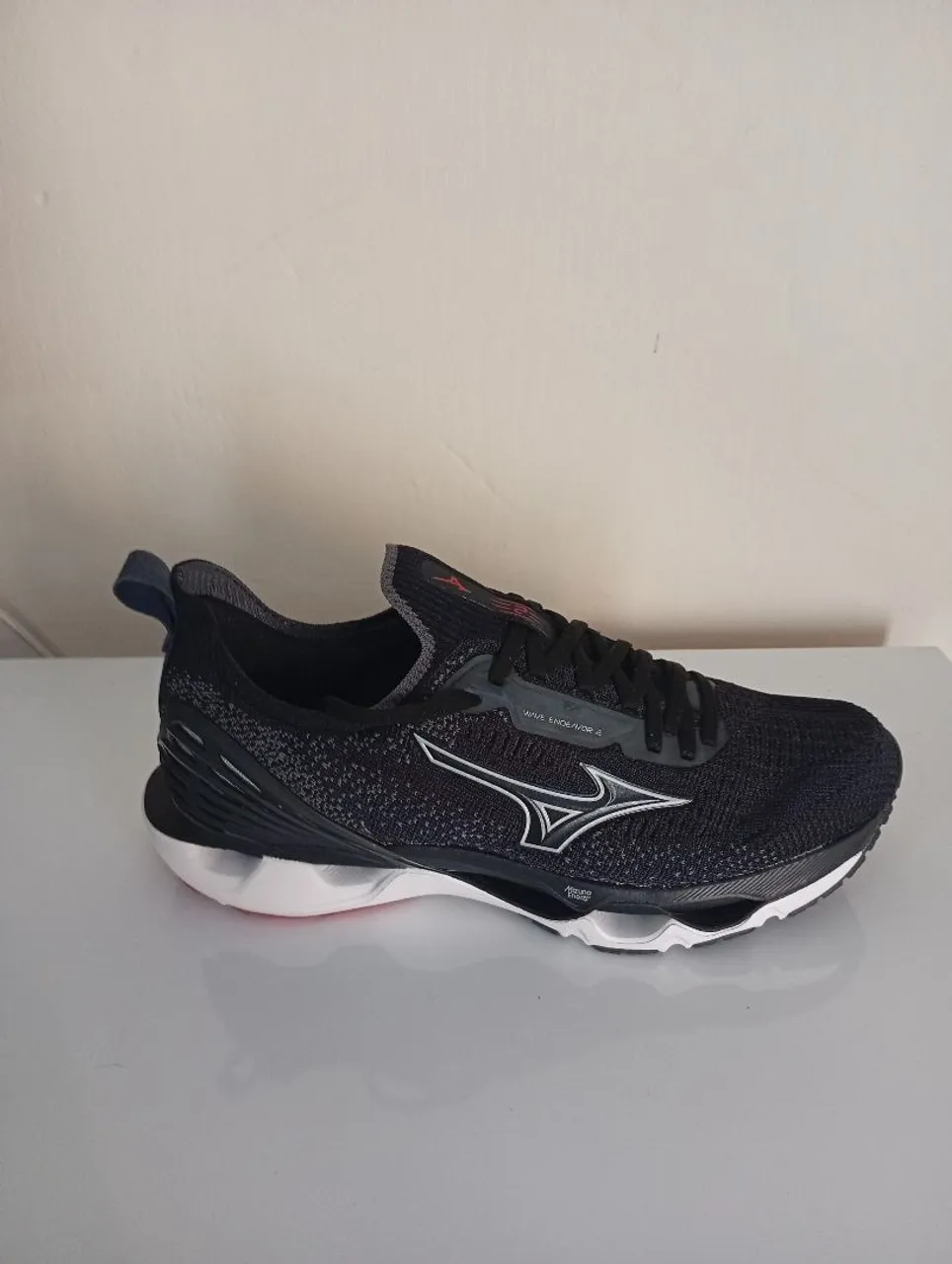 Tênis Mizuno Wave Endeavor 2 - Conforto e Performance