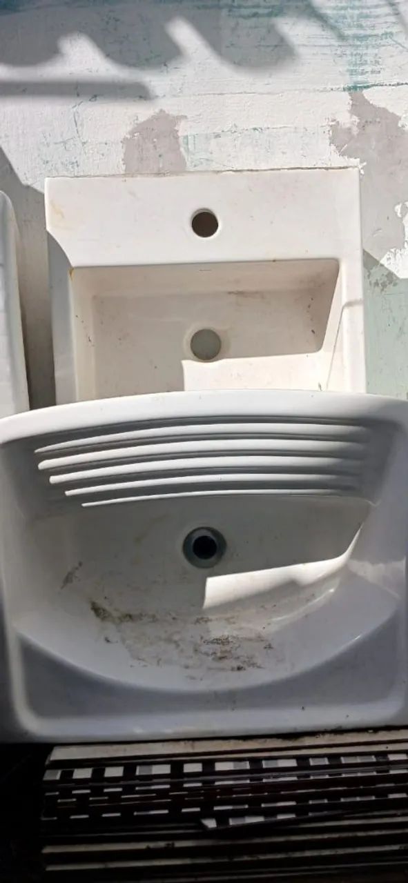 White sink basin415987130717982723