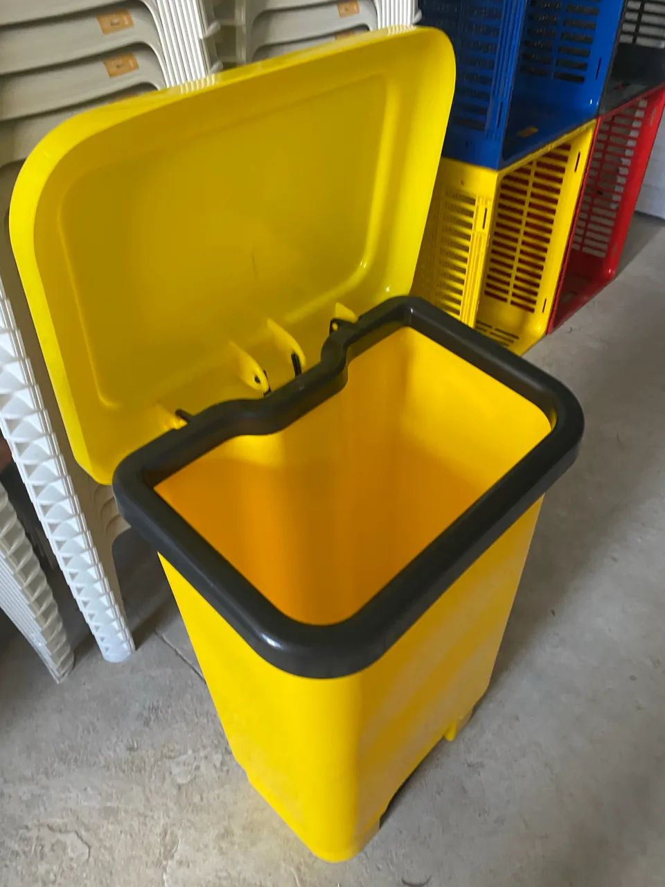 Promoção!! Lixeira 100L Reforçada  ForPlast  - Foto 2