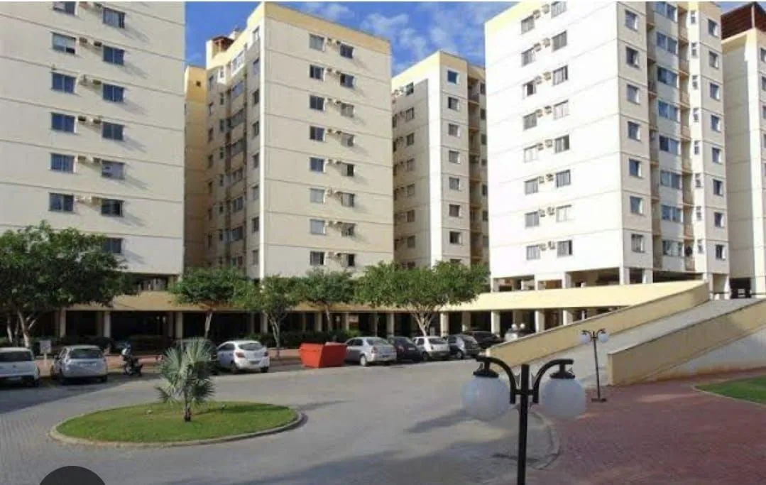 Apartamento no Cond. Flamboyant com garagem