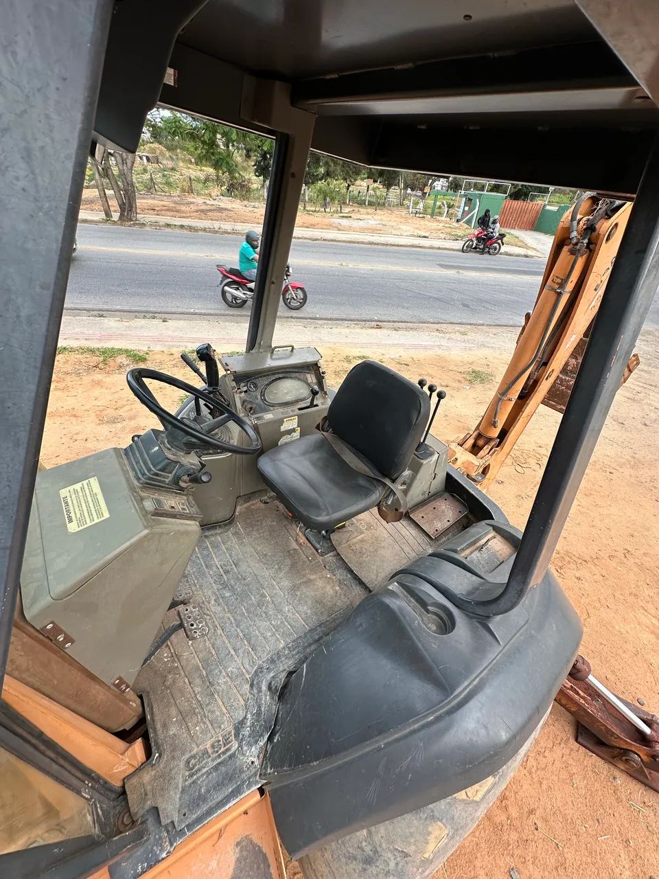 Retroescavadeira Case 580L 2007 4X2  - Foto 5