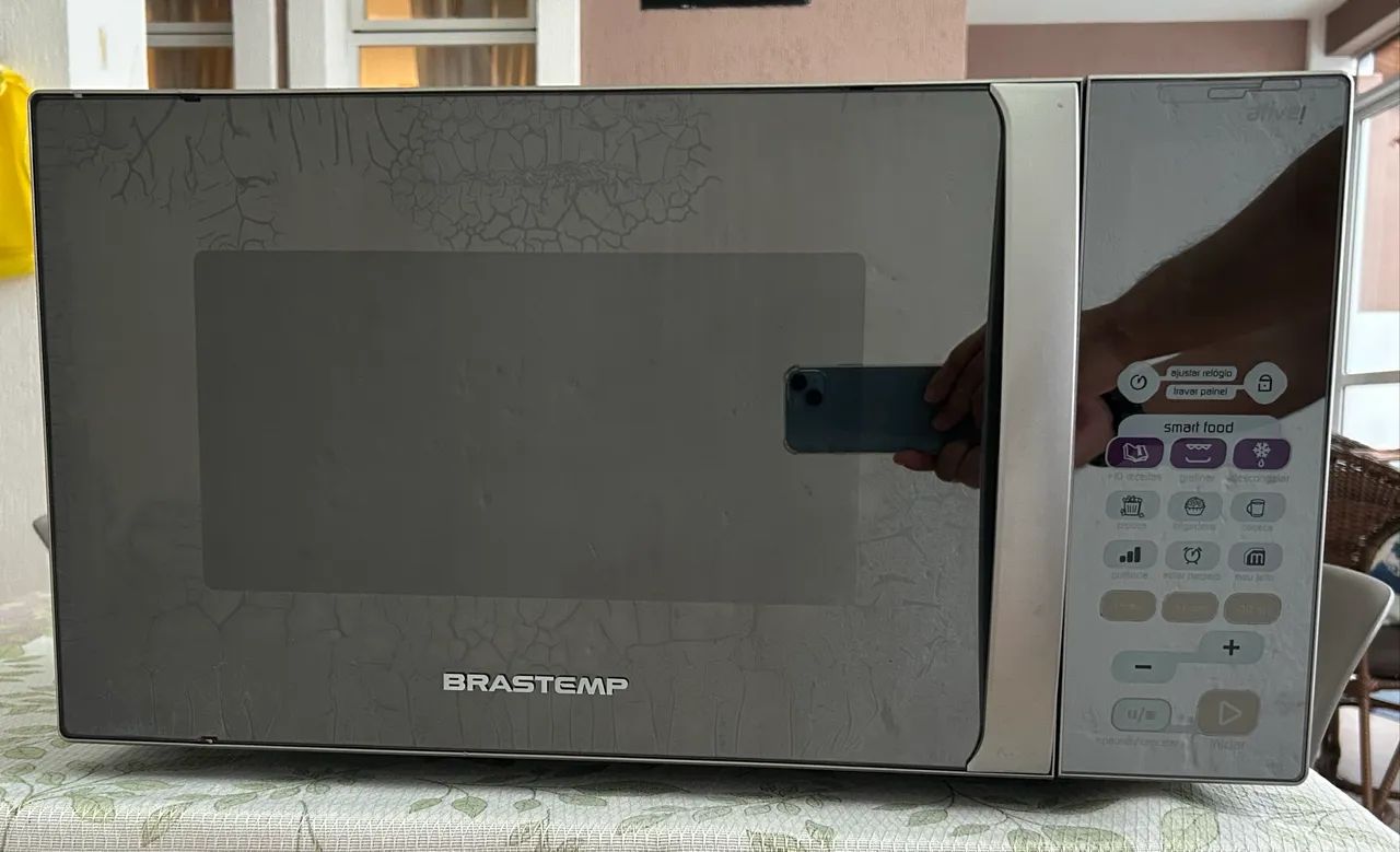 Microondas Brastemp com Design Moderno e Funções Smart