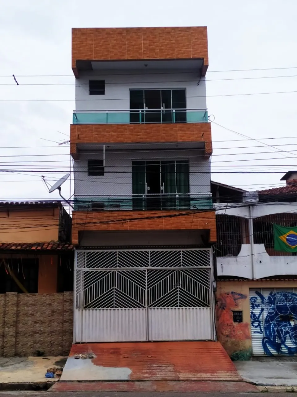 Apartamento 3/4 com Garagem na Pedreira