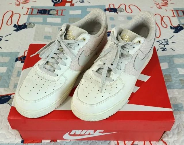 Tênis Nike Air Force Low Sail Light Bone Metallic Gold