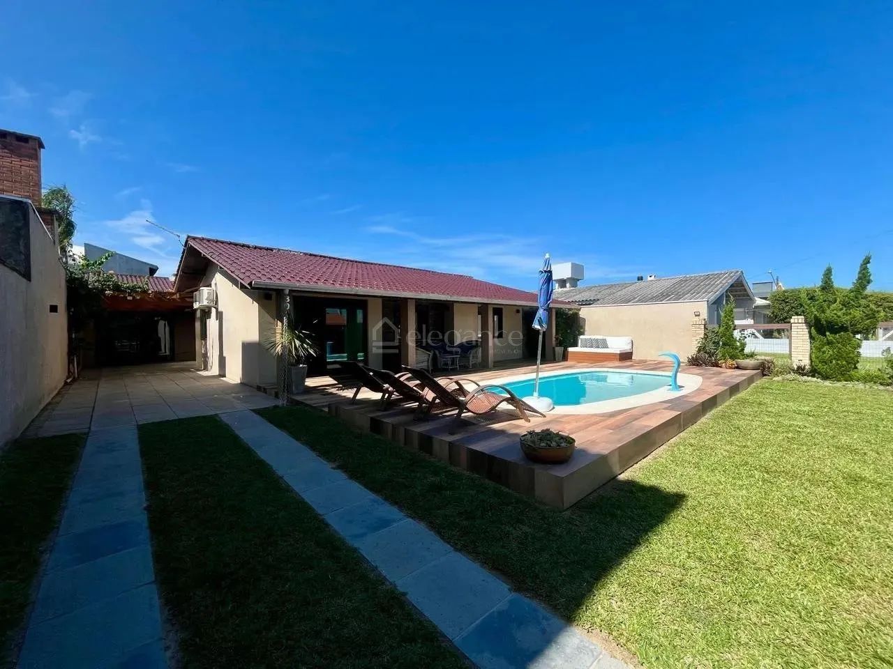 Casa próxima ao Mar à venda em Xangri-Lá.