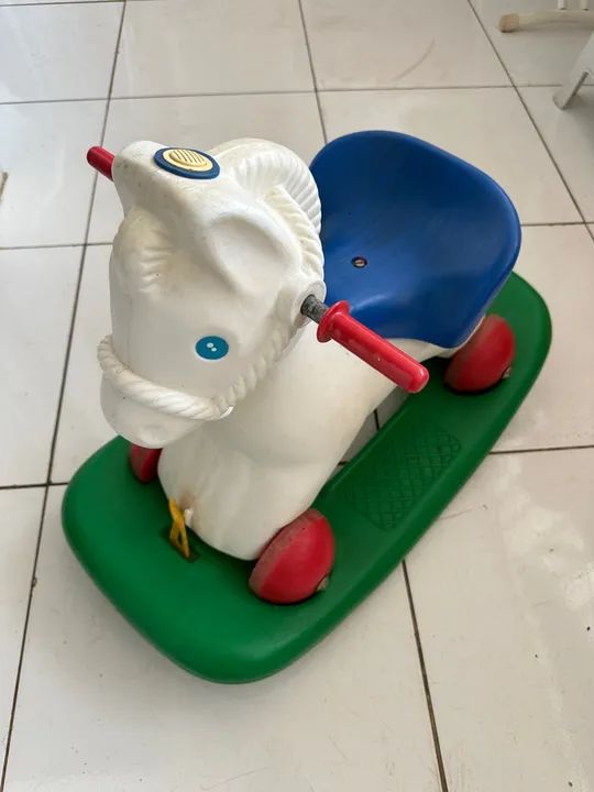 Cavalo de balanço infantil