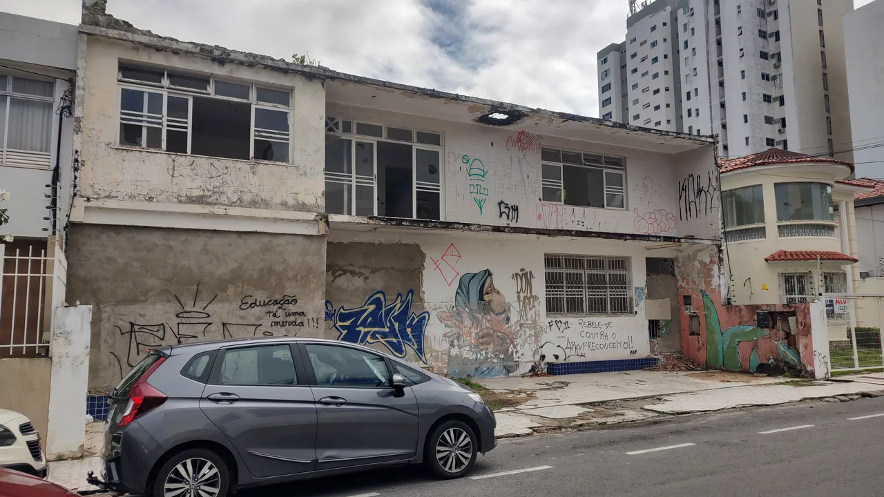 VENDO IMÓVEL COMERCIAL NO BAIRRO SÃO JOSE, EM FRENTE AO TEATRO ATHENEU.*