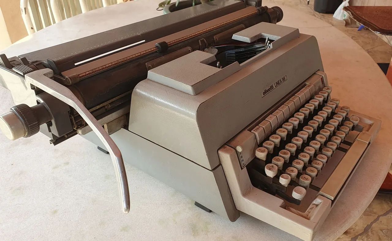 Máquina de escrever Olivetti Linea 98 - Foto 3