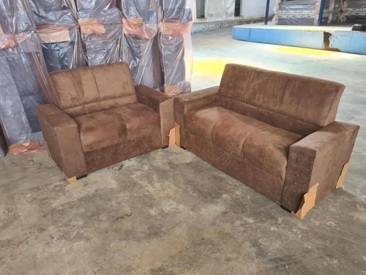 Conjunto de Sofá 2 e 3 lugares em veludo marrom- QUALIDADE EXCELENTE
