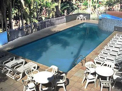 Vendo ou Alugo Casa com piscina em condomínio na Grande SP