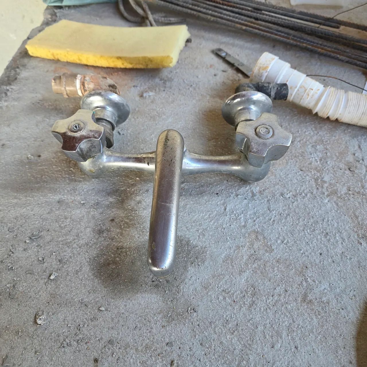 Antique Wall-Mount Faucet with Mixer
