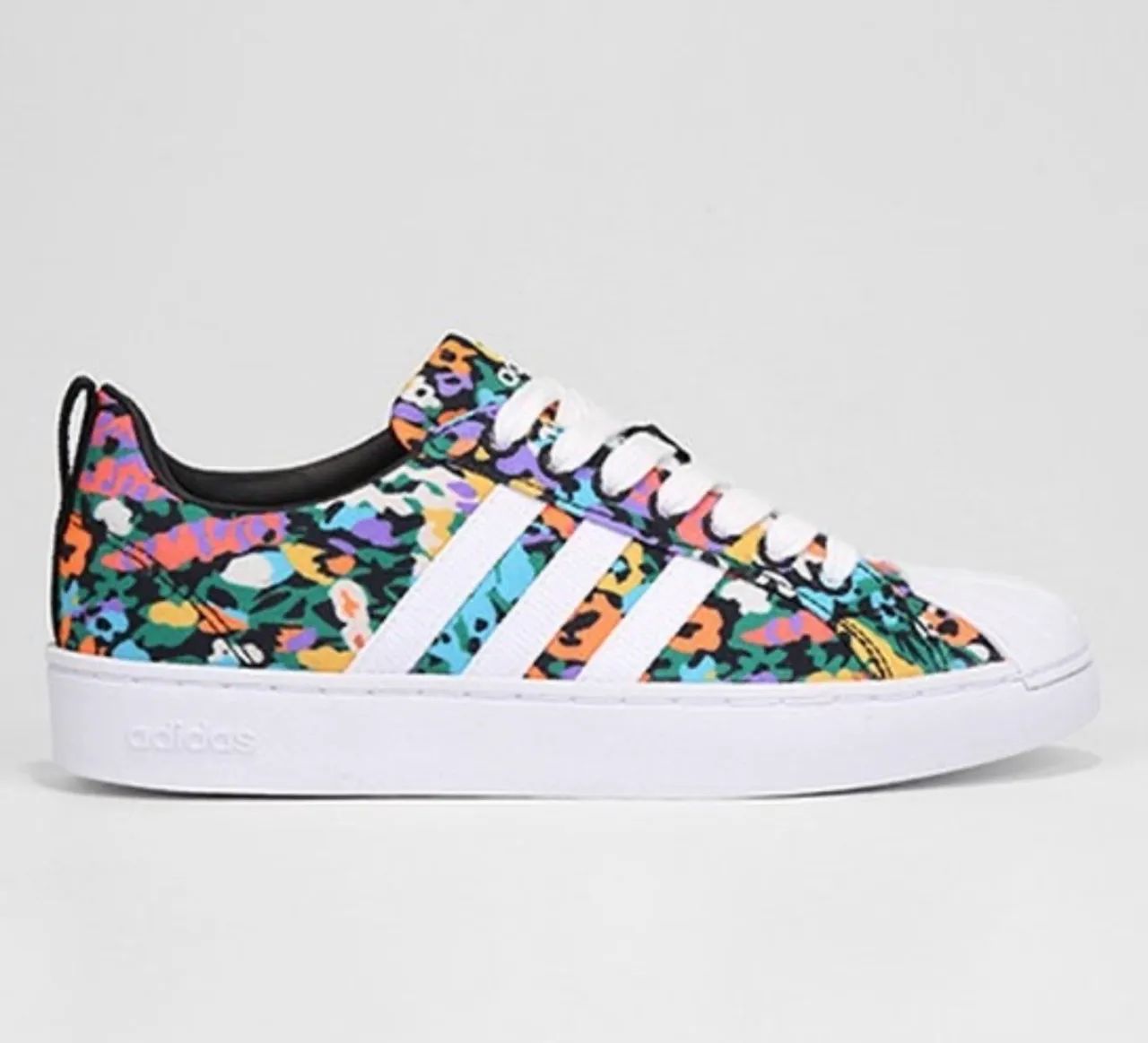 Tênis adidas streetcheck