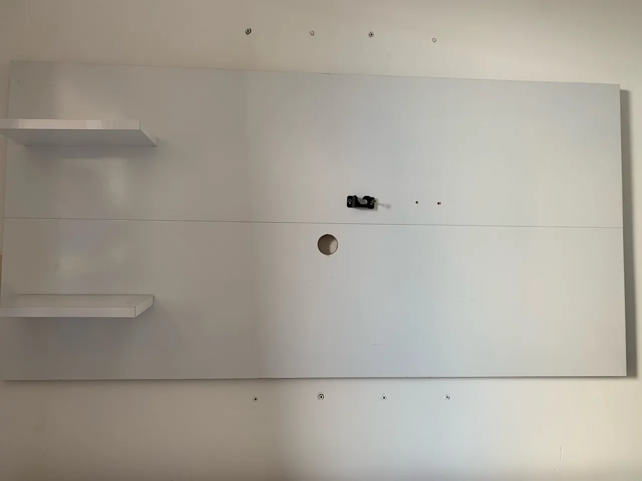 Painel para TV Branco com Prateleiras