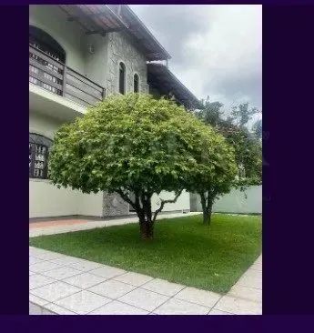 Casa de 4 dormitórios à venda no bairro Pantanal, em Florianópolis.