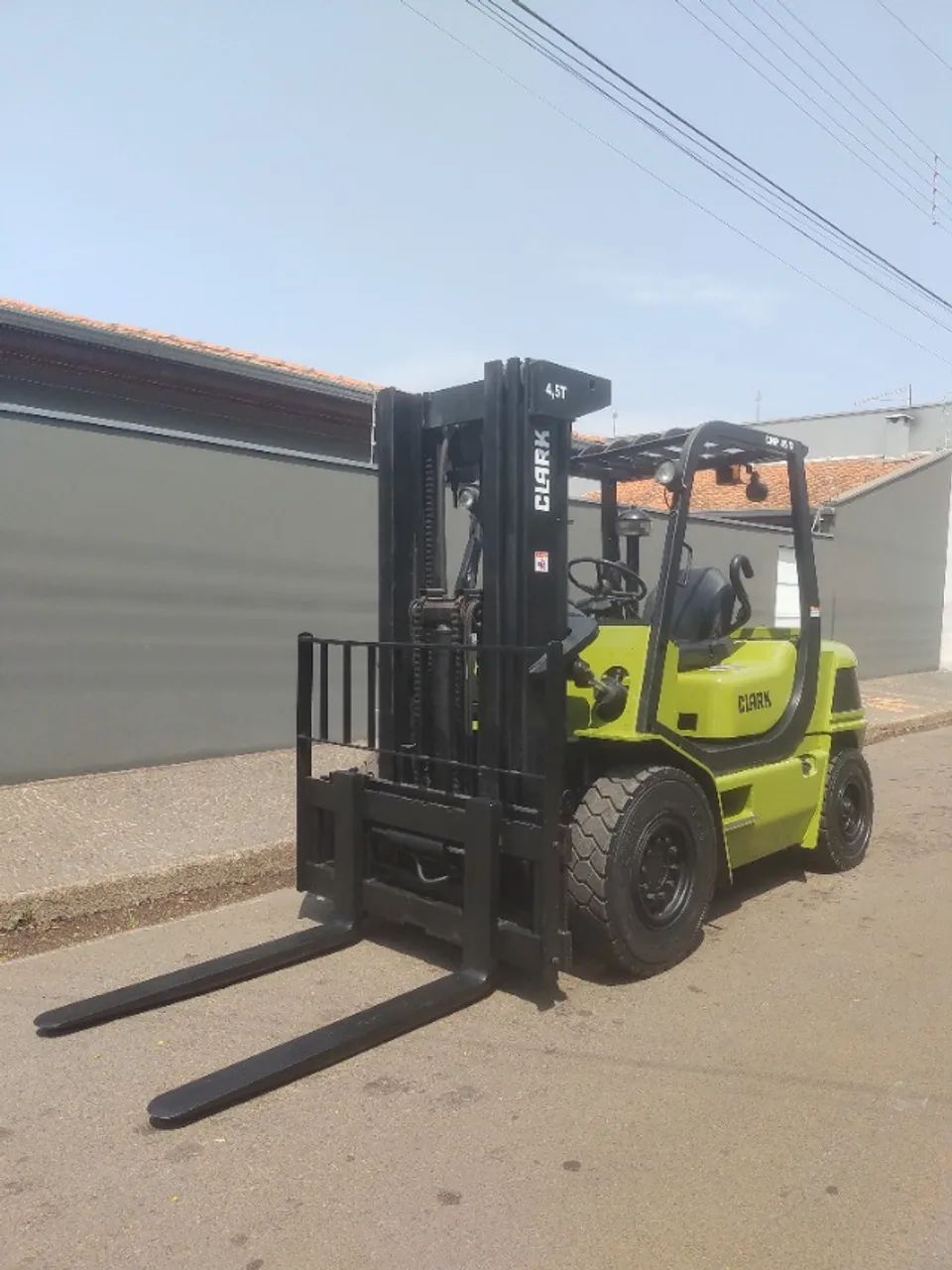 Empilhadeira Clark 4,5T * Diesel com deslocador * 2009 - Foto 3