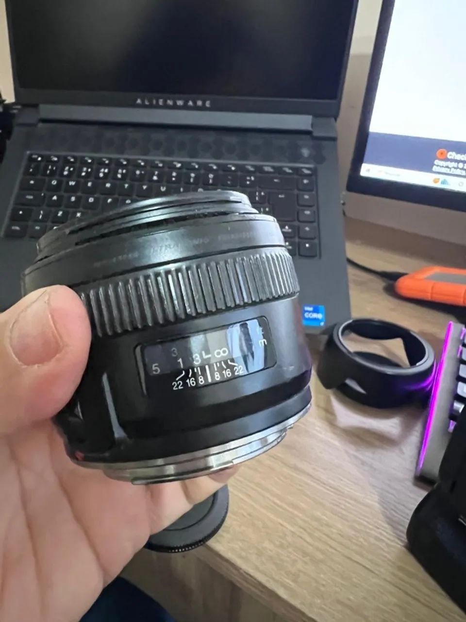 Câmera Cânon 80d + Grip e Lente Canon 28mm 1.8 - 12.200 cliques - Foto 2