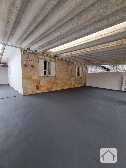 Terreno com uma casa térrea de 135m² com mais duas kitnets para venda no Butantã, bem pert