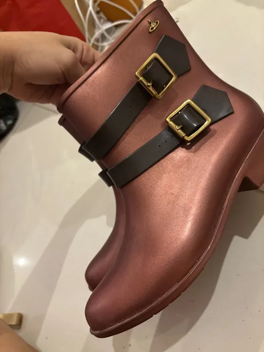 Botas de cano curto marrom Melissa