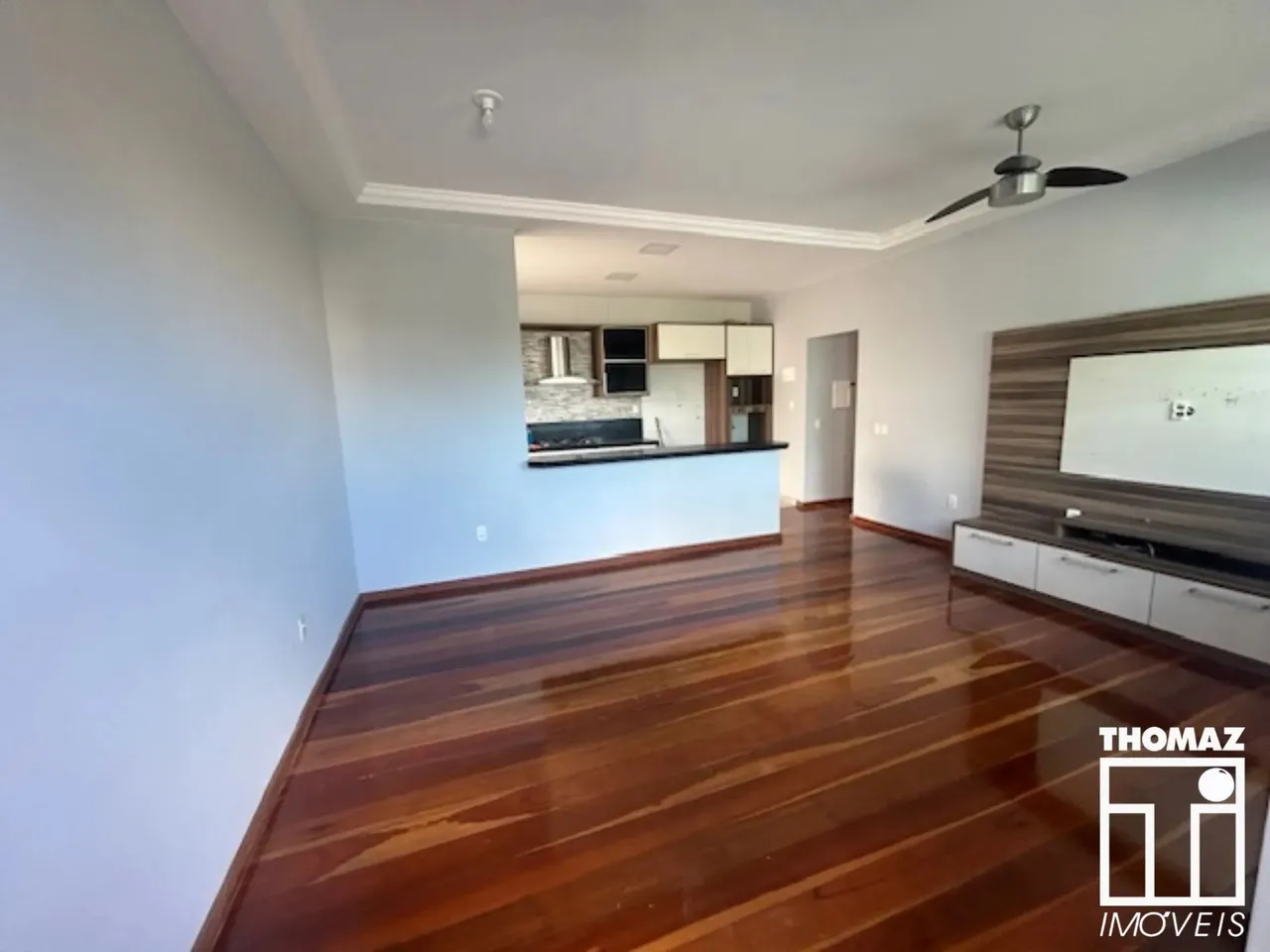 CASA LINEAR COM 04 QUARTOS SENDO 01 SUÍTE