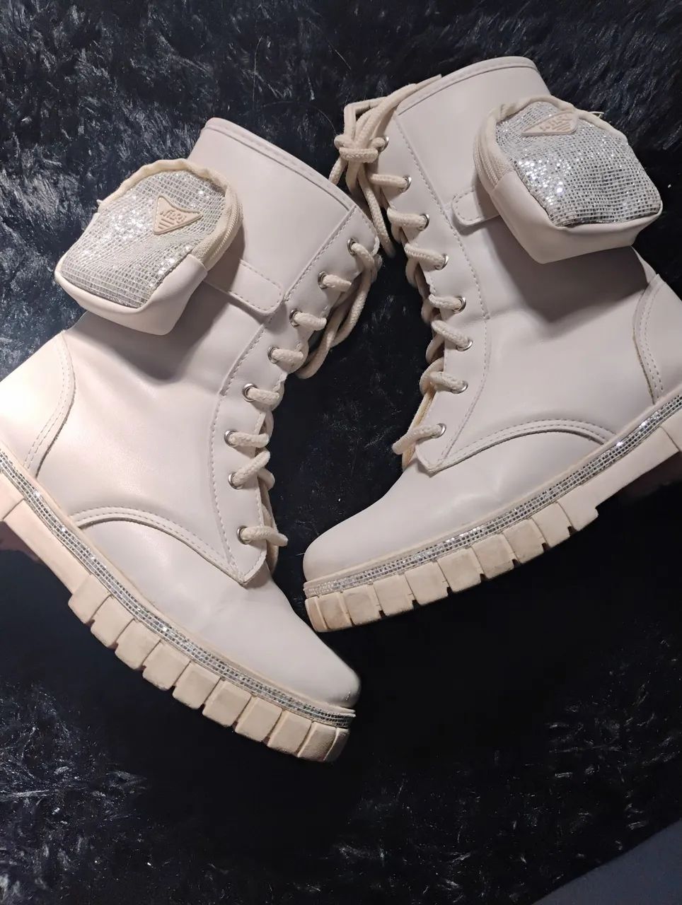 Bota com Bolsinhas de brilho 