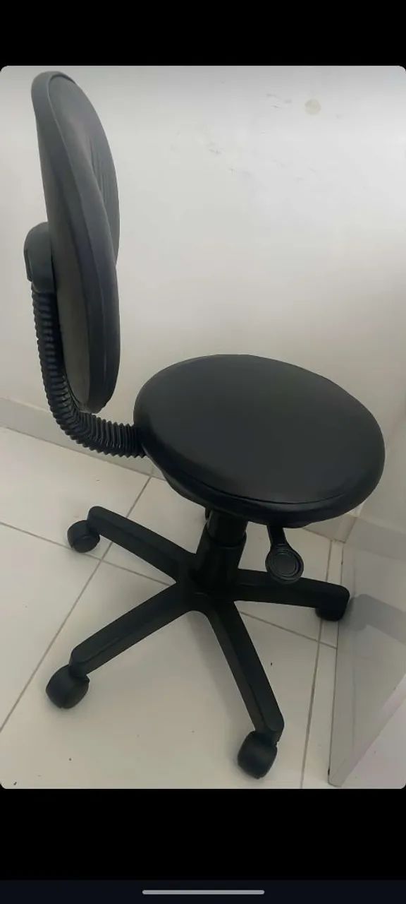 Mocho Preto Ergonômico com Rodízios - Foto 4