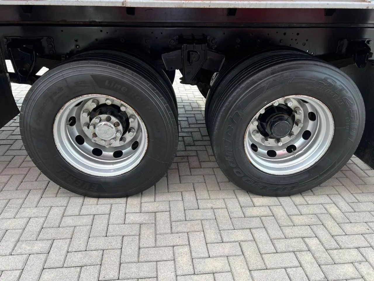  Volkswagen Constellation 24-280 Truck 6x2 Carroceria Frango e Aves  2013 - Foto 15