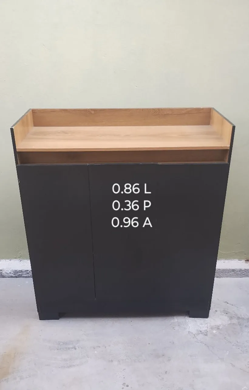 Promoção! Preço de custo. Balcão aparador 3 portas.