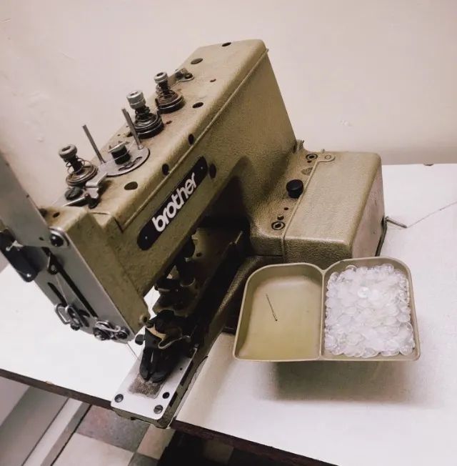 MÁQUINA BOTONEIRA PROFISSIONAL - Foto 2