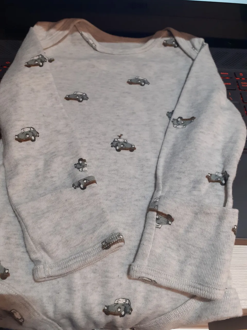 Body de bebê com estampa de carros